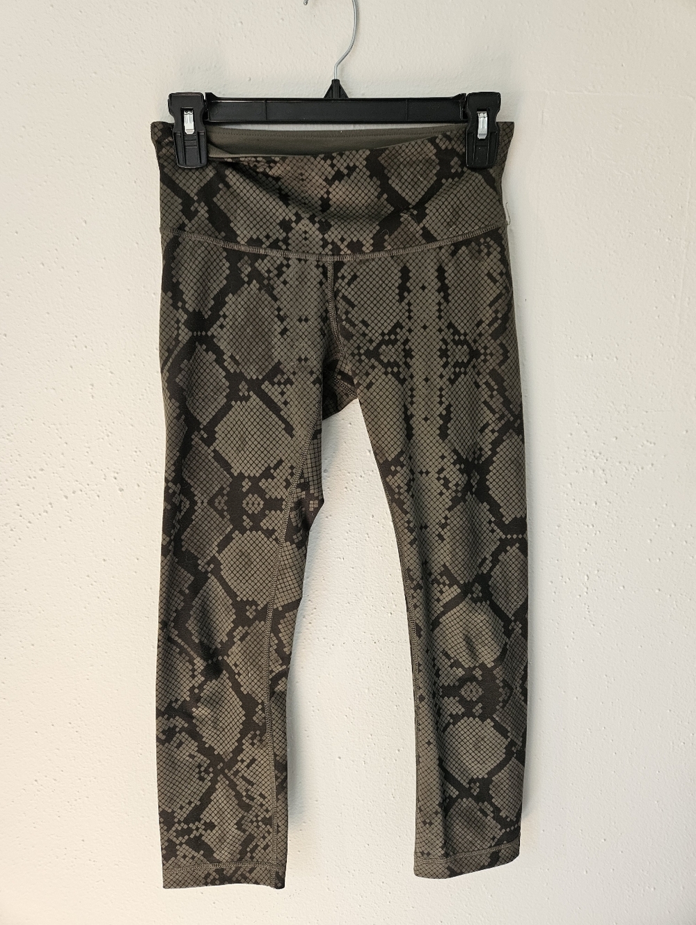 Lululemon Snakeskin 3/4 Length Leggings